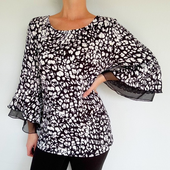 Above and Beyond black white abstract bell sleeve soft stretch top size XL - Picture 1 of 12